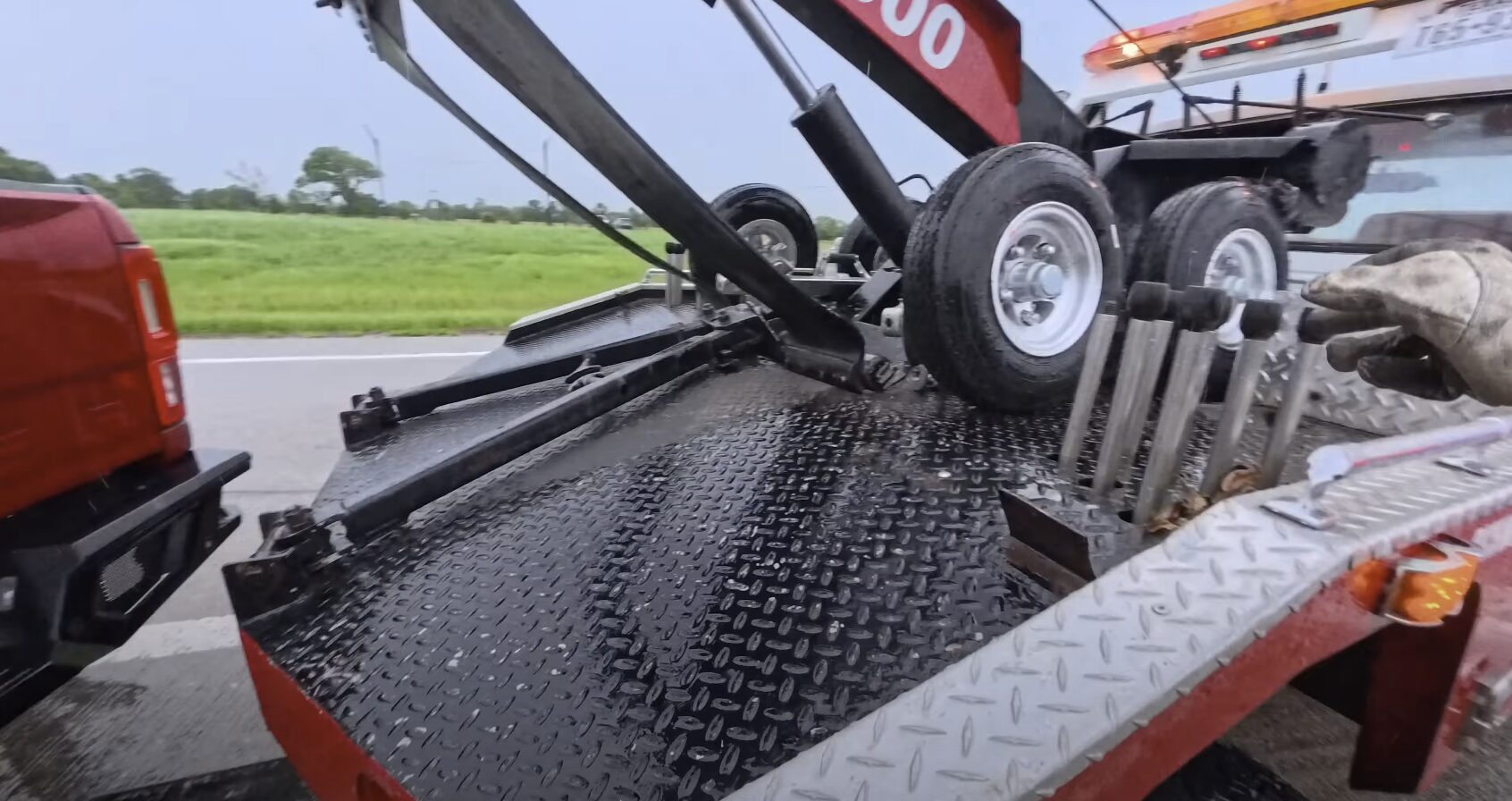 Emergency towing truck responding to roadside breakdown in Palmview, TX